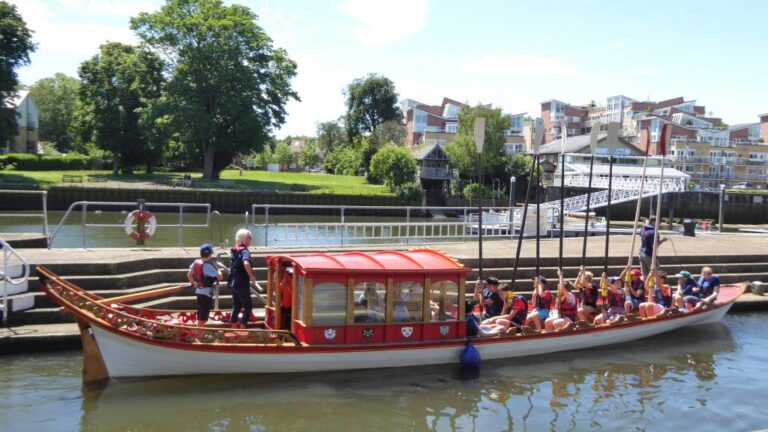 Jubilant passing through Teddington Lock 2017
